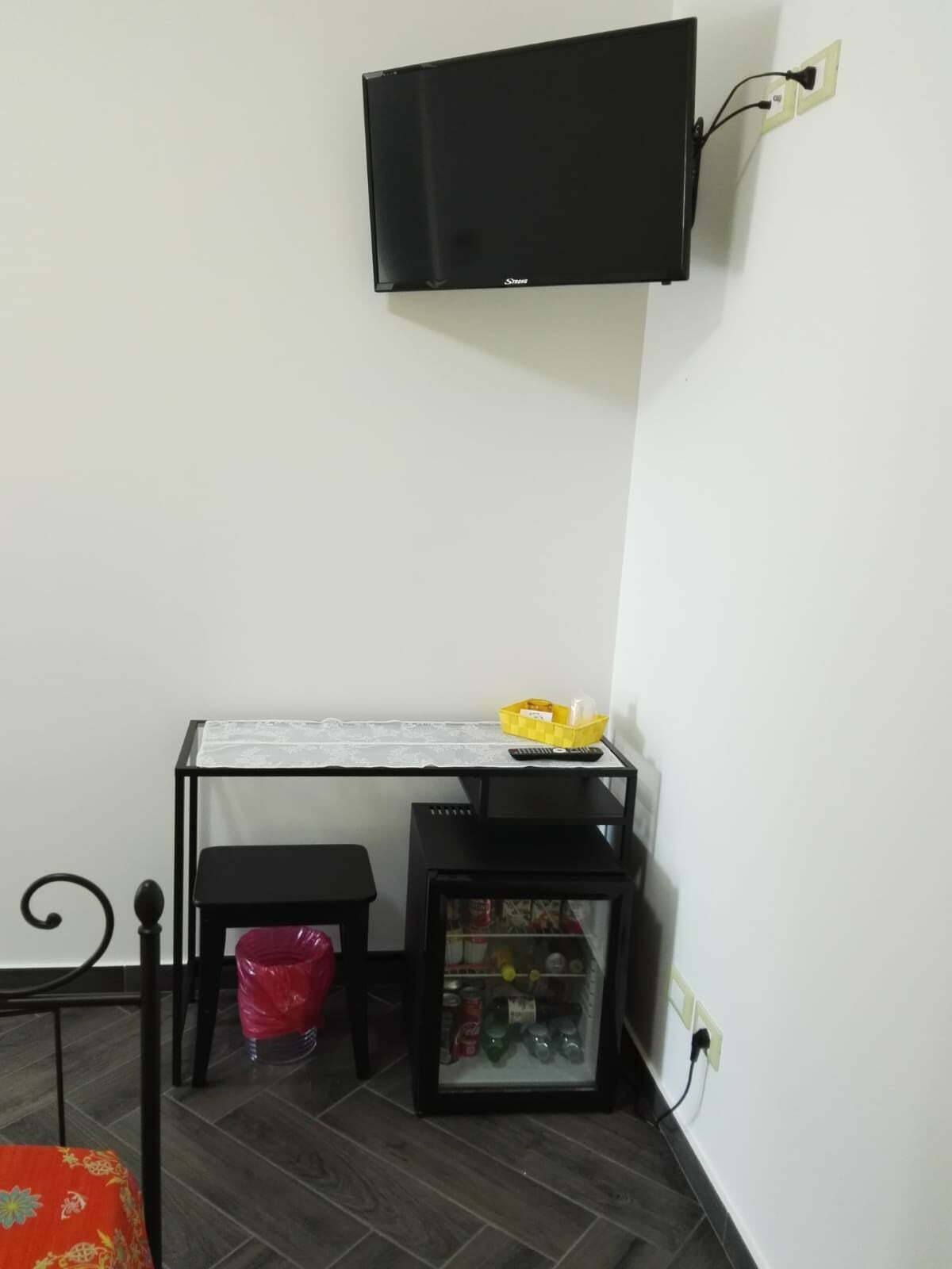 tv e frigo bar